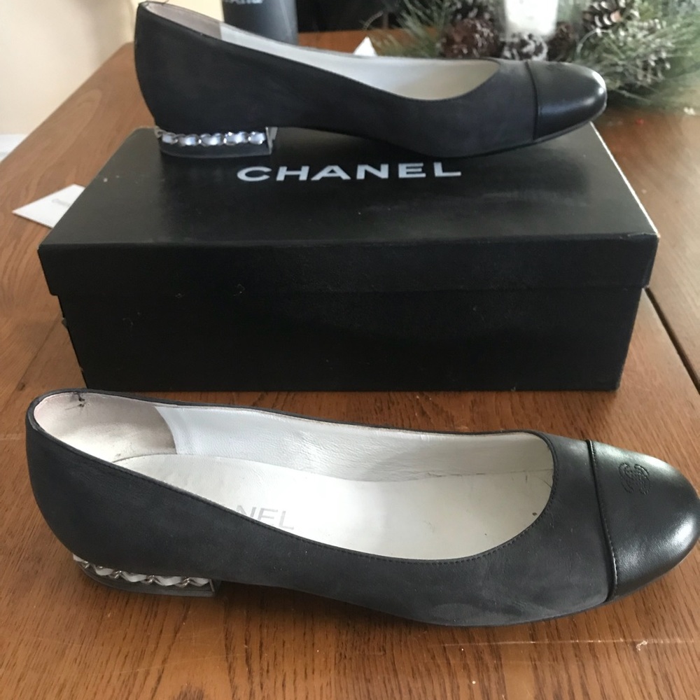 CHANEL flats